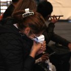 Hay personas que llegan con síntomas. En las carpas analizan cuál es su situación y si requieren una prueba PCR.