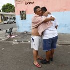 Las huellas del hecho que le arrebató la vida a un niño de 11 años aún se observan en la esquina de las calles 33 y Capitán Nájera.