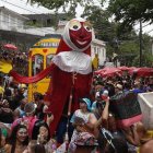 Fotografía de archivo del desfile de la comparsa Carmelitas en el barrio turístico Santa Teresa durante la apertura oficial del carnaval 2020 en Río de Janeiro (Brasil).