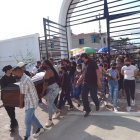 Los cortejos fúnebres que ingresan al cementerio del Suburbio son masivos.