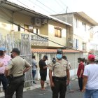 Los asesinos llegaron a este inmueble y mataron a uno de sus habitantes.