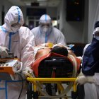 Hay infecciones que te pueden dar a la par con el coronavirus.



Health workers enter a patient infected with the novel coronavirus COVID-19 in critical state to the San Rafael Hospital in Santa Tecla, La Libertad, 10 km away from San Salvador, on June 11, 2020. 3,481 cases of COVID-19 have been confirmed in El Salvador, of which 69 have died, authorities informed Friday. / AFP / MARVIN RECINOS EL SALVADOR-HEALTH-VIRUS-INTENSIVE CARE UNIT