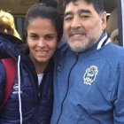 Claudia Roldán ahora jugadora de Dragonas junto al gran Diego Maradona, cuando los dos estaban en Gimnasia y Esgrima de la Plata.