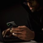 Recibir mensajes amenazadores a cambio de dinero se considera delito de extorsión