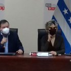 El director del COE Nacional, Juan Zapata, junto a la alcaldesa de Guayaquil, Cynthia Viteri, informaron sobre el avances de la pandemia en la ciudad.