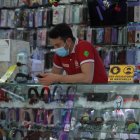 Expertos en seguridad y temas digitales recomiendan a los ciudadanos acudir a una fiscalía y denunciar en el momento que recibe el mensaje o llamada