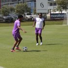 Pedro Pablo Perlaza (d) es uno de los cuatro refuerzos que sumaron los rayados. El DT Renato Paiva tiene confianza en recuperarlo.