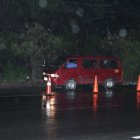 El ciudadano fue sorprendido mientras conducía el vehículo. Su cuerpo quedó ligeramente inclinado hacia la derecha.