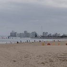 Se empezó el desalojo de bañistas en Salinas.