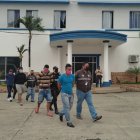 Cuatro de los doce detenidos son adultos. En los tres allanamientos, entre otros objetos, se incautó cuatro armas de fuego.