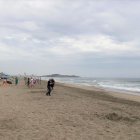 Decenas de turistas llegaron a las playas, el sábado 15 de enero de 2022.