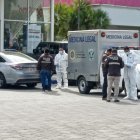 Miembros de medicina legal, acudieron hasta el lugar para hacer el levantamiento del cuerpo.