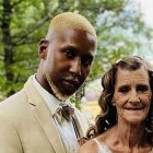 La mujer tiene 17 nietos y espera junto a su joven esposo alquilar un vientre para tener un hijo.