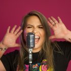 Sol lleva 5 años prestando su voz para varios  productos. Quiere ser narradora de documentales.