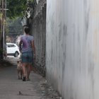 Levantaron muros y colocaron cadenas en las peatonales de 3 manzanas Otros rechazan la acción para no perder la libertad Piden atención a los concejales.