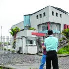 El cadáver fue trasladado al Centro Forense para la autopsia correspondiente.