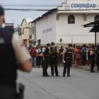 La policía llegó al lugar para levantar la escena del crimen