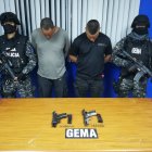 El hombre iba acompañado de otro sujeto en una motocicleta.