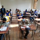 Retorno. Estudiantes vuelven a las aulas en Quito. Al colegio Mejía acudieron desde temprano.