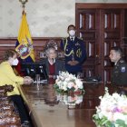 El presidente dialogó con el uniformado junto a la ministra de Gobierno.