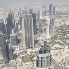 El Burj Khalifa es uno de los edificios más grandes de Dubái.