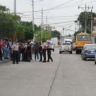 Los supuestos antisociales se movilizaban en moto, unos de ellos falleció, tras un presunto enfrentamiento con los agentes.