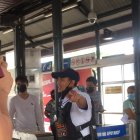 El guardia de la estación insiste que sus palabras no han sido malas.