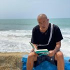 El poeta vivía en la ciudad de Manta.