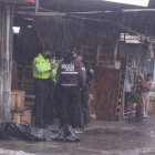 El hallazgo se hizo en las afueras de un local comercial.