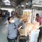 En los mercados el precio promedio de la libra de pollo está entre $1,10 y $1,30