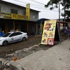 El acontecimiento ocurrió en un asadero de pollos. Cuatro sujetos intentaron asaltar al dueño y los empleados.