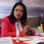 Paola Pabón, prefecta de Pichincha, defendió el valor adicional que se cobrará.