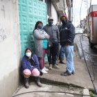 Familiares esperaban noticias de las desaparecidas.