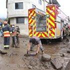 Bomberos, policías, militares, entre los 1.800 efectivos de distintas instituciones que trabajan en las tareas de limpieza de la zona.