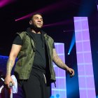 Don Omar es un cantante, rapero, compositor, piloto de automóviles, productor musical y actor puertorriqueño.​