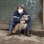 Una funcionaria de Rescate Animal del Municipio rescató a una mascota este miércoles.