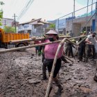 Tareas de limpieza van a la par con la vigilancia que vecinos y uniformados montan en la zona de desastre para evitar los robos.