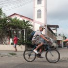 Algunas personas que habitan en los alrededores de la iglesia están atemorizadas.