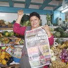 De domingo a domingo, Amparo ‘camella’ en el mercado. El premio le viene de maravilla.