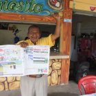 Luis González Borbor, el ‘Señor de los cangrejos’, se sacó 500 ‘latas’. Vive en La Libertad, Santa Elena.