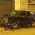 El conductor se estrelló contra un poste luego luego de recibir los tiros.