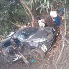 En estas condiciones quedó el vehículo en el que viajaban los tres hombres.