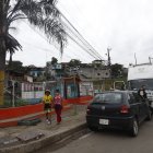 En los bajos del cerro Las Cabras se ha colocado una Unidad Móvil de la Policía.