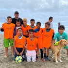 La sub-10 de fútbol playa de la escuela municipal de Jama.