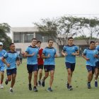 Guillermo Guerrero (cuarto desde la izquierda) se alista para el arranque del torneo nacional 2022.