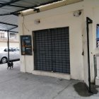 El local del policía afectado.