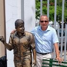 El monumento de Bartolo Espinoza se levantó en los exteriores del Colegio Nacional Vicente Rocafuerte.
