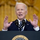 El presidente de EEUU, condenó la invasión a Ucrania y dijo que Rusia sufrirá las consecuencias.