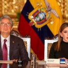 El presidente Guillermo Lasso (i), junto a la secretaria de Derechos Humanos, Bernarda Ordóñez (d), en una fotografía de archivo