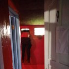 El cuerpo quedó colgado en una ventana del chongo.